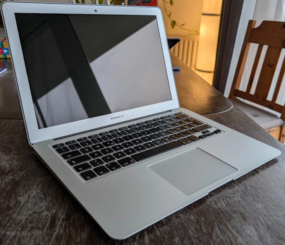 Apple MacBook Air 13" 2015 · i5 · 8GB · 256GB, Foto 2 von 5