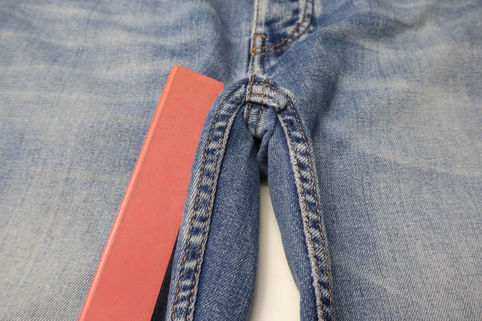 HUGO BOSS 040 Taber Tapered Fit Jeans Men's W31/L32 Faded Whiskers Button Fly thumbnail 13