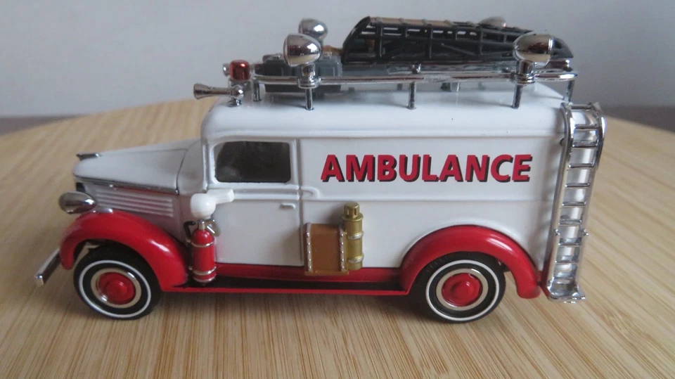 Miniature GMC ambulance 1937 1/43 matchbox - Photo 2/4