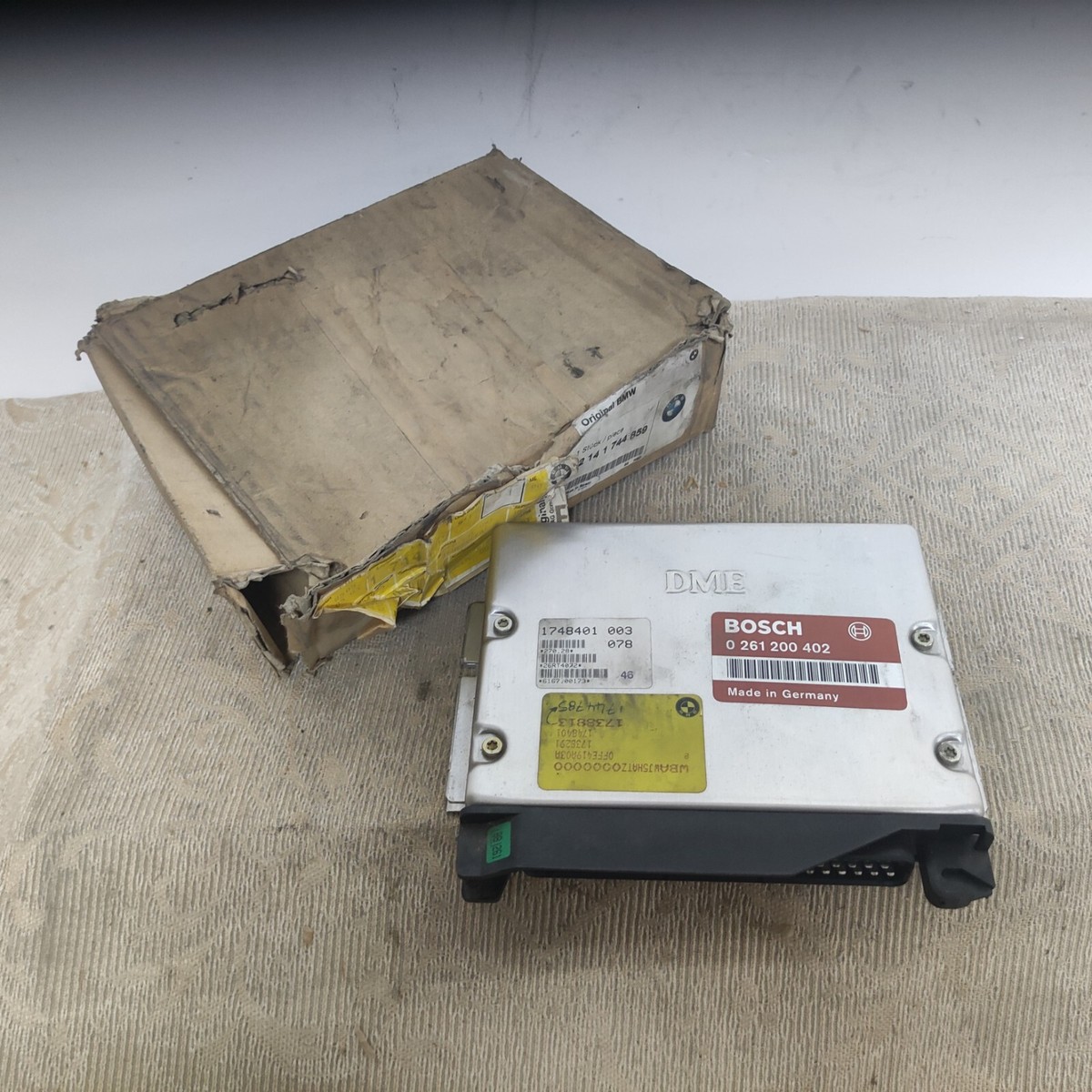 NOS OEM BMW BOSCH ENGINE CONTROL UNIT ECU E36 E34 320 325i NOS OEM BMW BOSCH ENGINE CONTROL UNIT ECU E36 E34 320 325i
