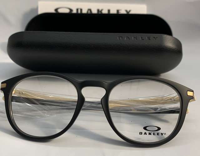oakley 8105 pitchman