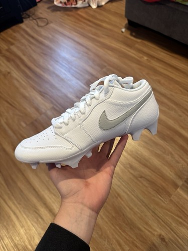Jordan 1 Low Cleats - Picture 2 of 8