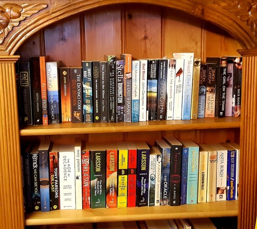  500mm  BUNDLES OF BOOKS. DISPLAY INTERIOR DESIGN RETRO DISPLAY BOOKS