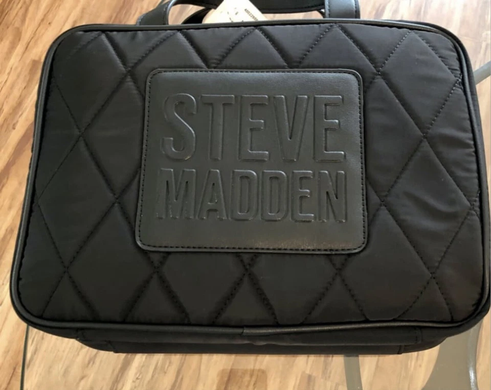 Estuche de tocador Steve Madden acolchado doble pliegue superior fin de semana negro/ligero Foto 4 de 4