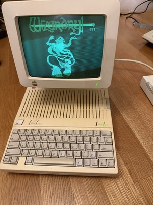 Apple IIC A2S4000 Computer Working (Monitor not included!) Good Alps Keyboard!