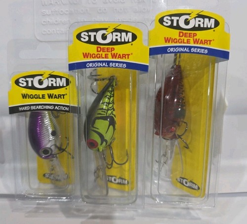 Lot of 3- Storm Deep Wiggle Wart 2" Assted 7/16oz Purple Silv, Mossy Craw Peanut