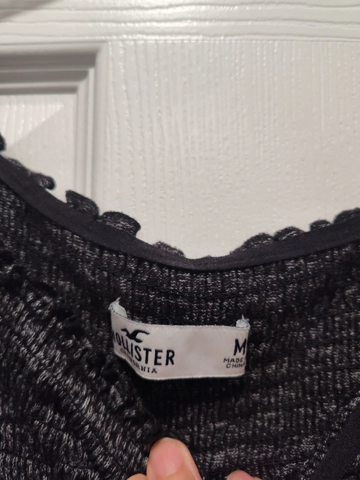 Hollister Black Gray Heather Open-Shoulder Flow Top Scalloped hem Size Medium - Image 3 of 4