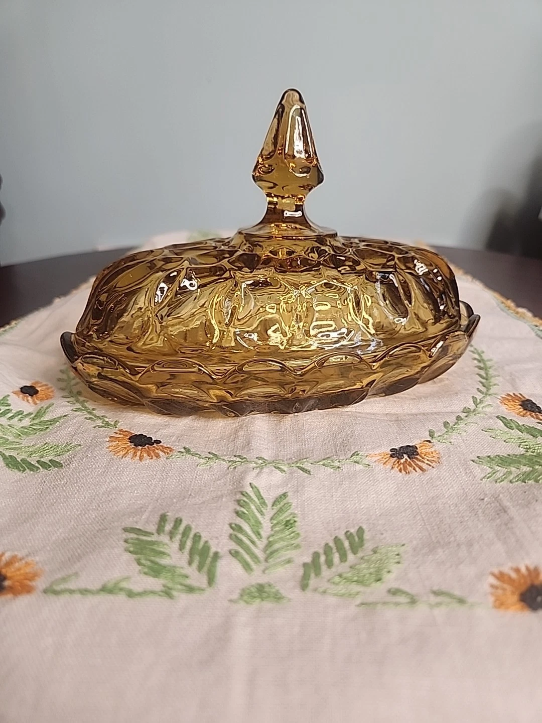 Vintage 1970s Anchor Hocking Fairfield Oval Glass Amber Honey Butter Dish W/ Lid
Opens in a new wind