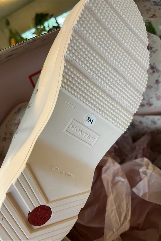 Bota de Chuva Feminina Hunter x LoveShackFancy Play - Patchwork Nascer do Sol Tamanho 8 - Imagem 3 de 4