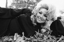 Dolly Parton Unsigned 6" x 4" Photo - Beautiful singer and actress *7