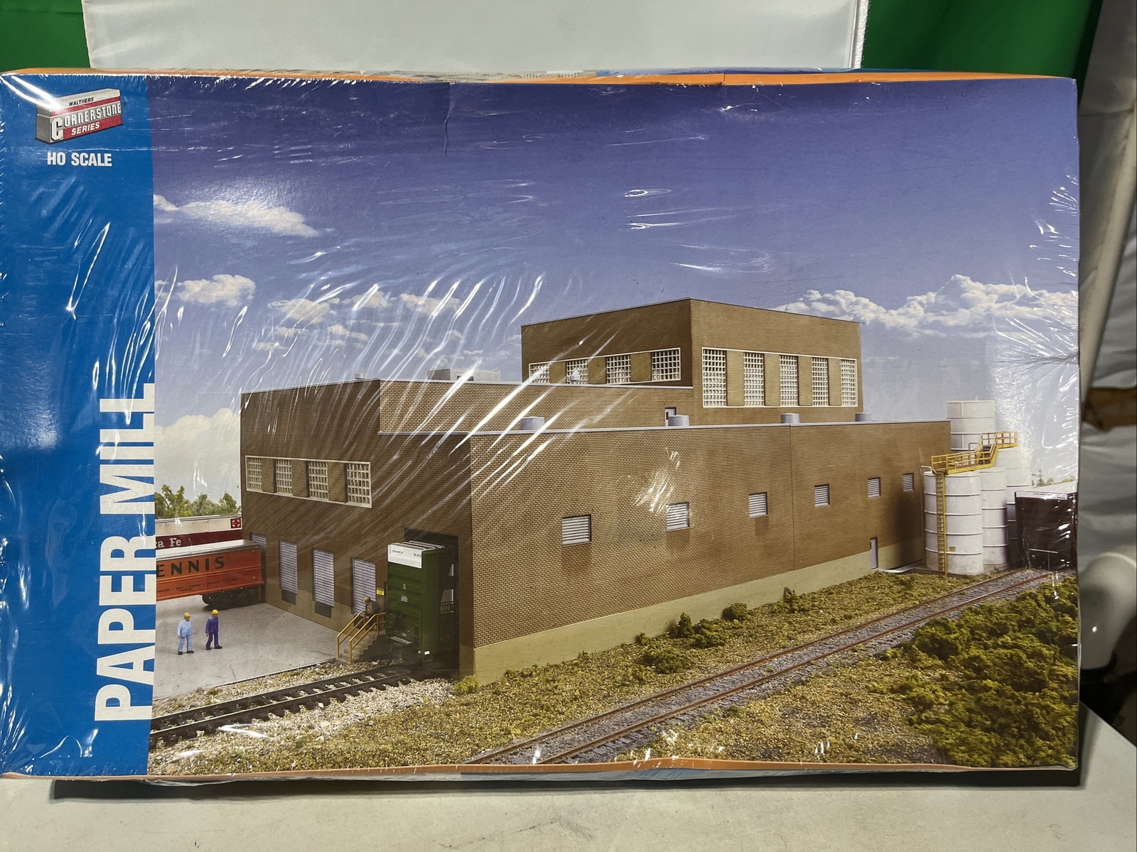 Produktbild von N Scale Walthers Cornerstone 933-3902 Papiermühle Superior Paper HO Catalog