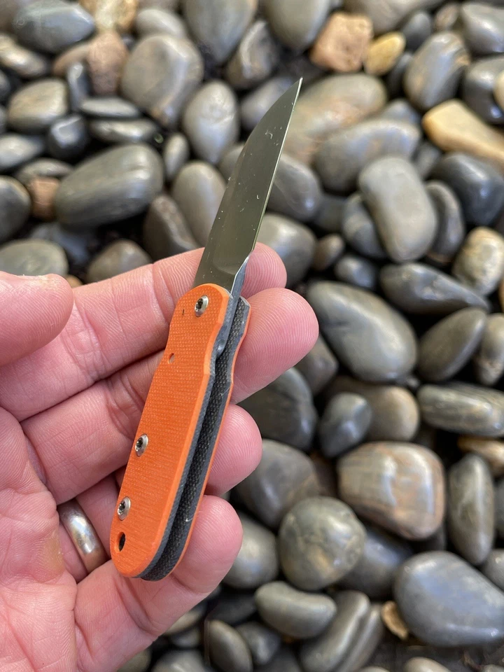 Navaja de Bolsillo y Abridor de Botellas Brian Fellhoelter Frikky Código Naranja Edición Limitada Foto 4 de 4