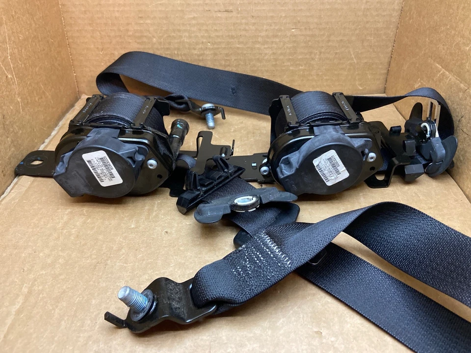 Dodge Charger Chrysler 300 2011-2022 juego de asientos delanteros izquierdo derecho retractor Foto 3 de 4