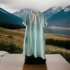 Women  s Vintage House Robe. Vintage Misses ROBE BY JcPenny