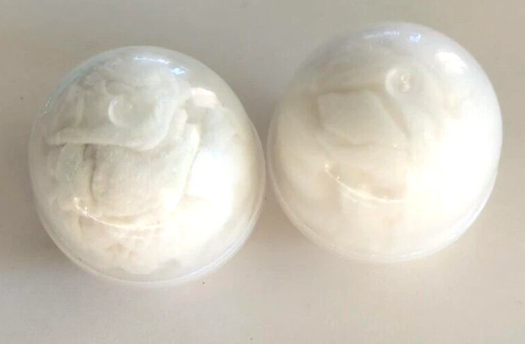 Meias de náilon vintage Queen Off White Knee-Hi em recipientes plásticos dois pares - Imagem 2 de 2