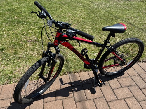 Used 26" Giant Revel 2 Boys Bike Black/Red - Picture 1 of 8