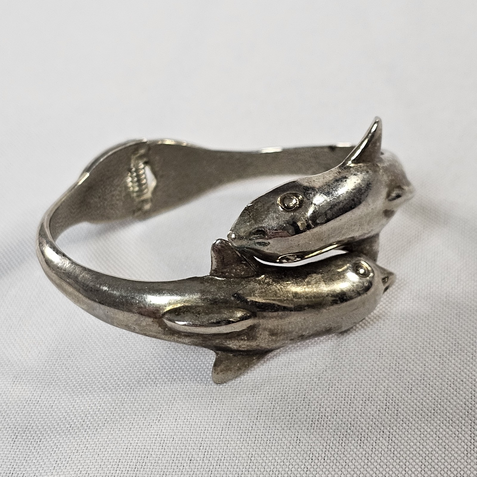 Vintage Silver tone DOLPHINS Sculptural Bypass Hinged Bangle Cuff Bracelet READ⬇