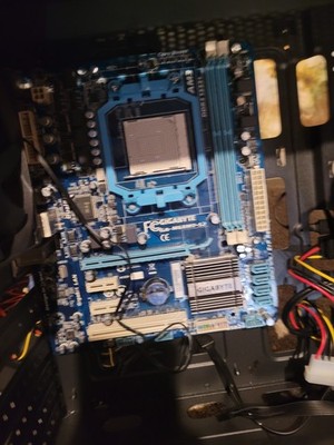 GIGABYTE GA-M68MT-S2P AMD AM3 DDR3 Motherboard (works great)