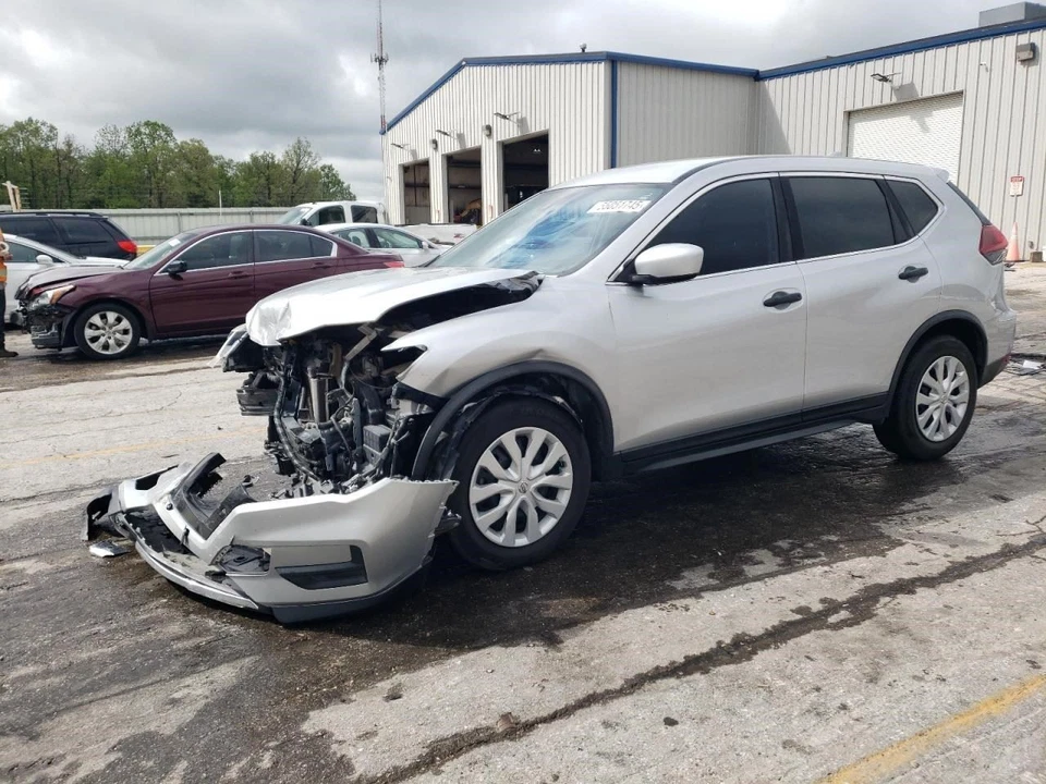 2018 2019 2020 NISSAN ROGUE Fuel Filler Door  Foto 2 de 4