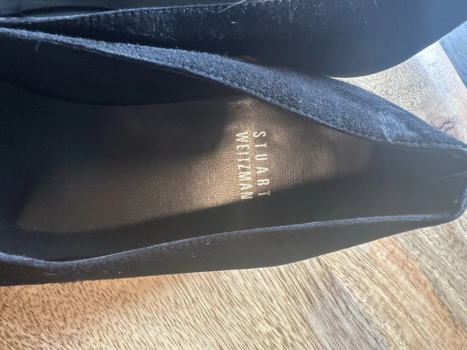 Stuart Weitzman Loafers  Black Suede Chain Accent Quilted Flat 7.5 - Image 2 of 4