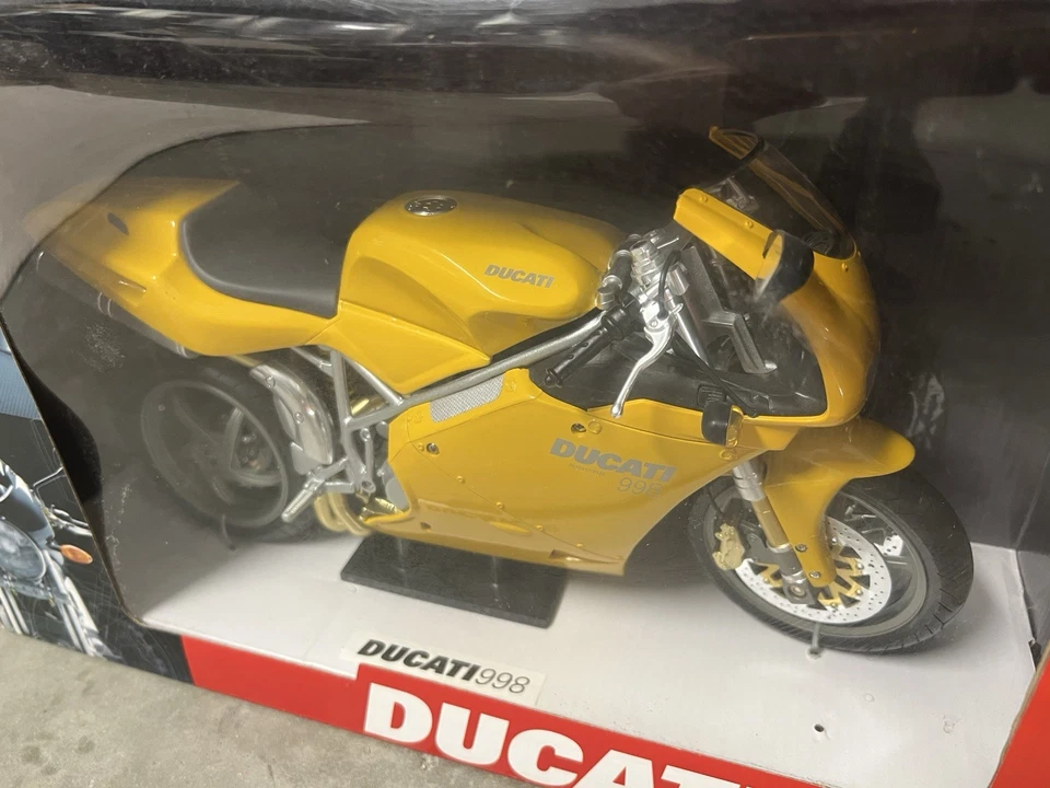 TWO 1:6 DUCATI 998 and 999 DIECAST MOTORCYCLE SPORTBIKES vintage display bikes - Image 3 of 3