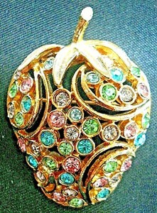 Authentic RARE VINTAGE FLORENZA GOLD PLATED FRUIT SALAD RHINESTONE STRAWBERRY BROOCH PIN
