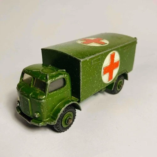Dinky Toys #626 Military Ambulance - Original Vintage (ref37)