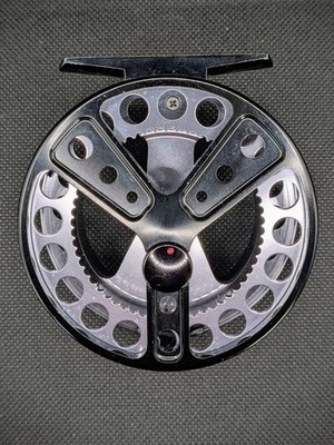 SAGE Click & Pawl 3200 Fly Reel #3/4 Made in USA w/Case from Japan