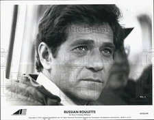 1975 Press Photo "Russian Roulette" starring George Segal - DFPG82593