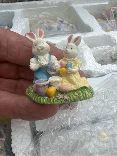 Bunny Towne 21 piezas DE COLECCIÓN Pueblo de Pascua de porcelana iluminada pintada a mano - Imagen 11 de 11