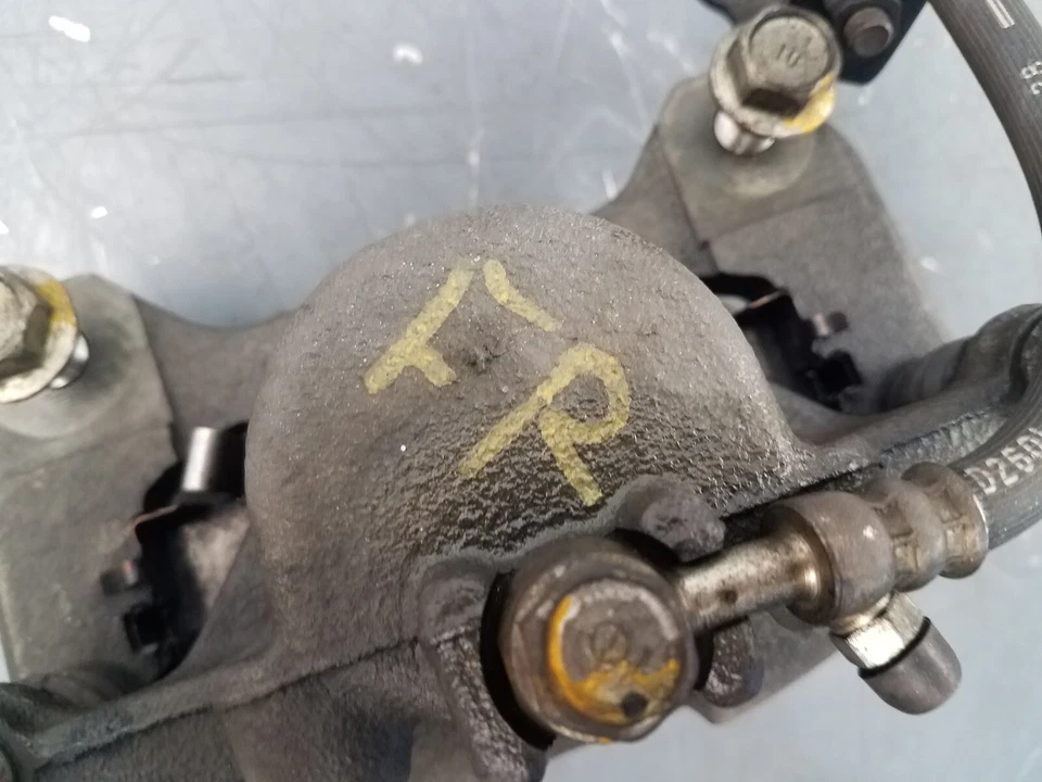 Conjunto de pinça de freio 2002 Honda S2000 AP1 #2401 S2 - Imagem 2 de 4