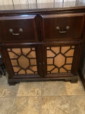 Vintage 1940s Antique Wards Airline 84 BR-2733A Floor Radio / Phonograph