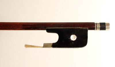 Alter nickelmontierter deutscher Cellobogen