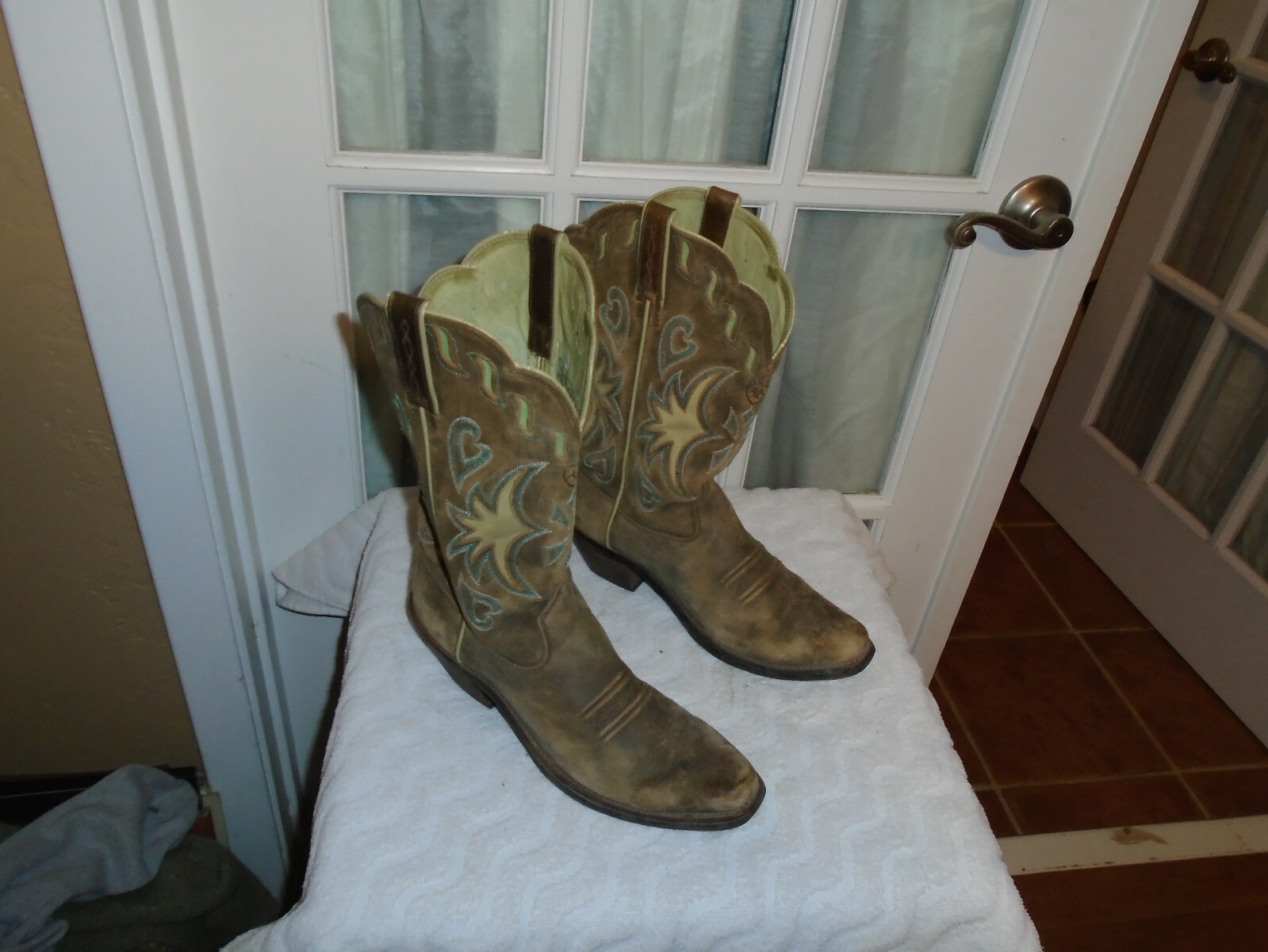 Ariat Womens size 7 B Cowboy Western 