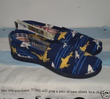 TOMS Shoes Youth CLASSICS Navy SHARK  3.5Y fits Wms 5.5US NWT  VEGAN/Sustainable
