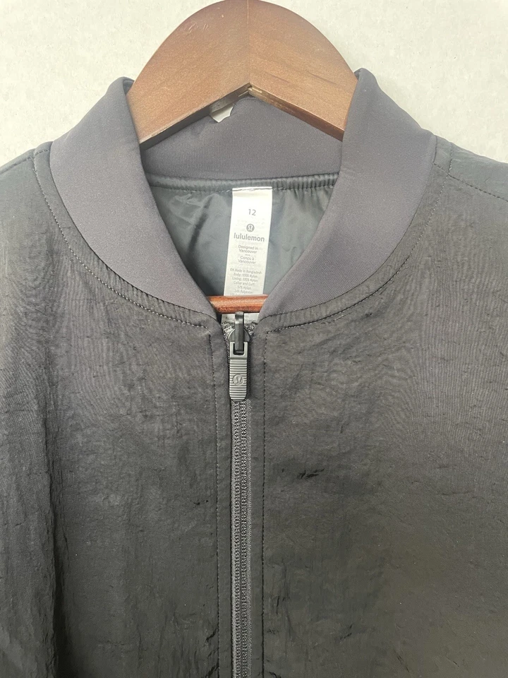 Lululemon Non Stop Reversible Bomber Jacket UK Size 16 Black - Image 4 of 4
