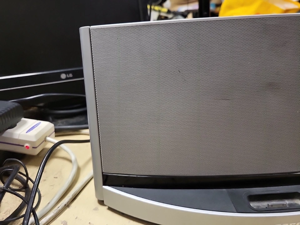 Bose SoundDock 10 Digital Music System Speaker  - Image 4 of 4