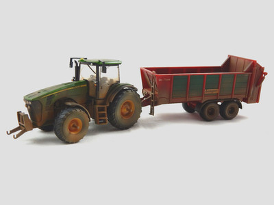 Wiking John Deere 8530 mit Kemper Uni-Trans, Umbau Airbrush verschmutzt, Traktor