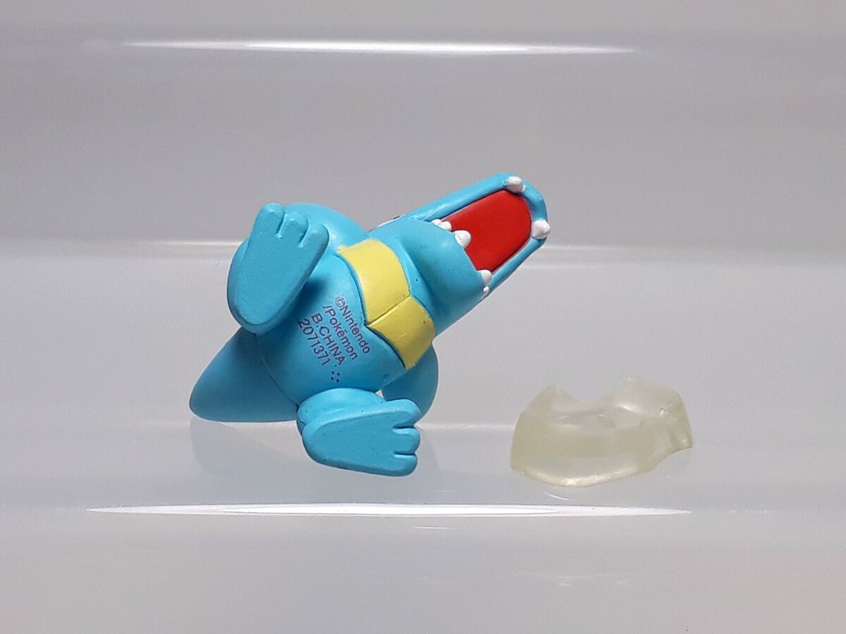 Totodile Pokemon Clipping Figure Bandai 2009 Candy Toy Japan Totodile Pokemon Clipping Figure Bandai 2009 Candy Toy Japan