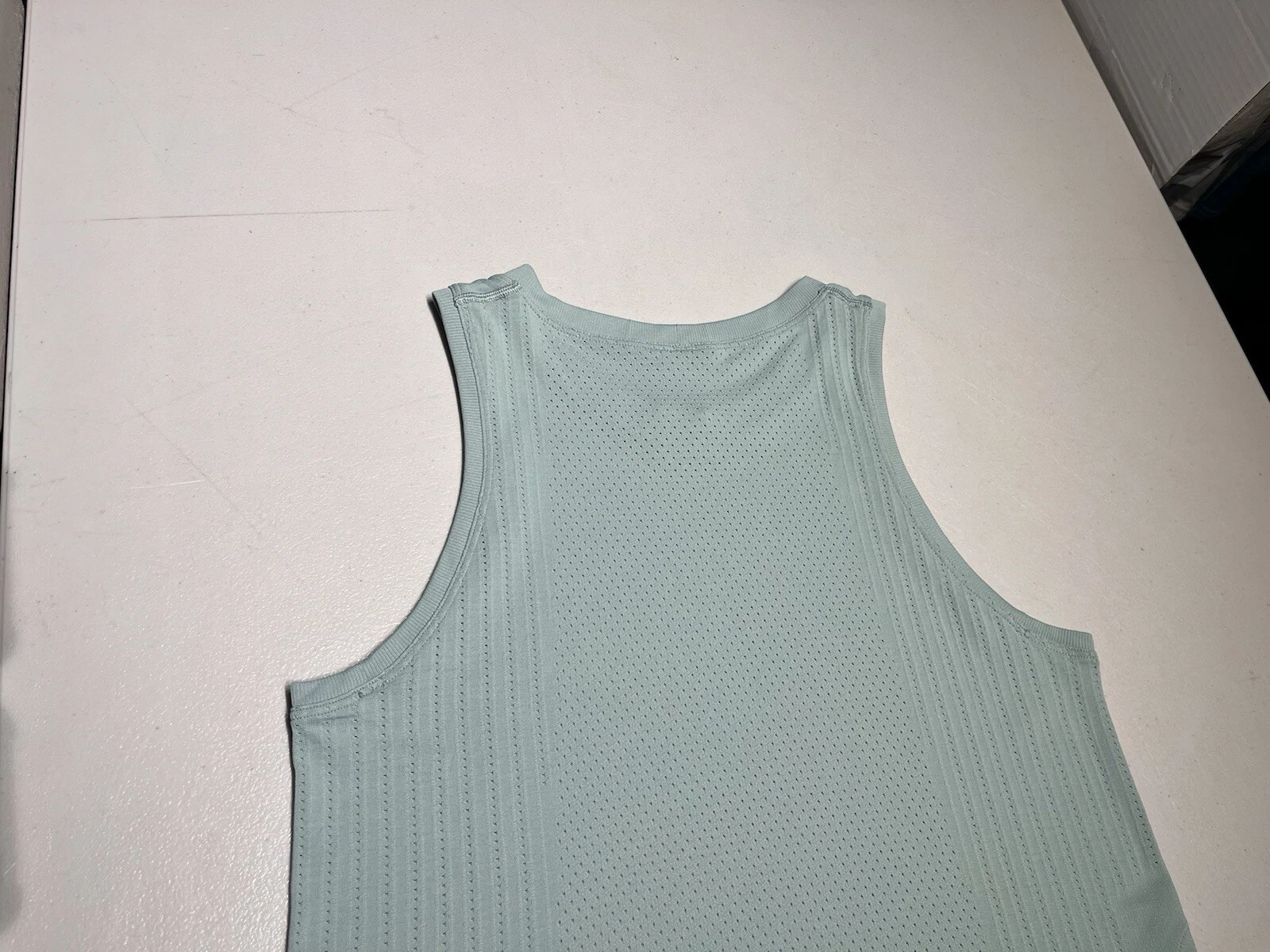 lululemon train to be gym yoga athletic shirt