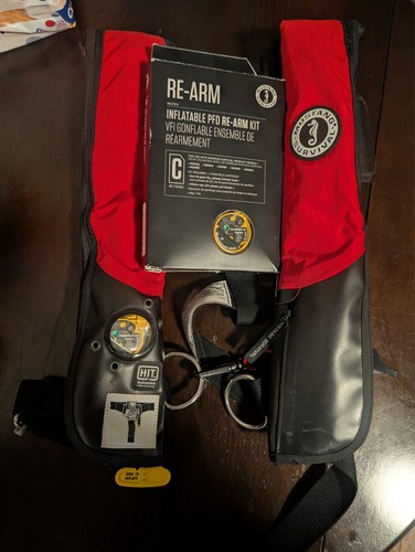MUSTANG Inflatable PFD With HIT (Auto Hydrostatic) & Harness W/ 2029  Re-Arm Kit