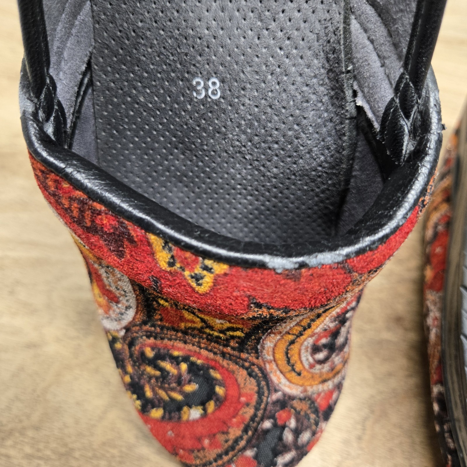 Dansko Clogs Women 38 Red Vegan Paisley Tapestry Faux Velvet Professional Shoes