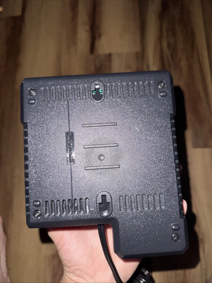 Cargador de batería multivoltaje Milwaukee 48-59-1812 M18 y M12 - rojo (48-59-1812) Foto 2 de 2