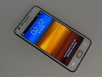 Samsung Galaxy S2 16GB Ceramic White / Schwarz Android Smartphone GT-I9100  