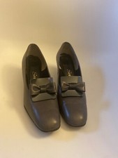 1960s Vintage Pump, Gray, Size 8 Narrow