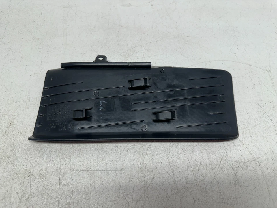 H40816 2012-2019 Volkswagen Beetle PAINEL DE ACABAMENTO DE DESCANSO PARA OS PÉS 5C1864777A FABRICANTE DE EQUIPAMENTO ORIGINAL - Imagem 3 de 4