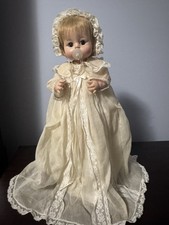 Poupée Madame Alexander Sweet Baby 13 pouces cheveux blonds, yeux endormis avec boîte