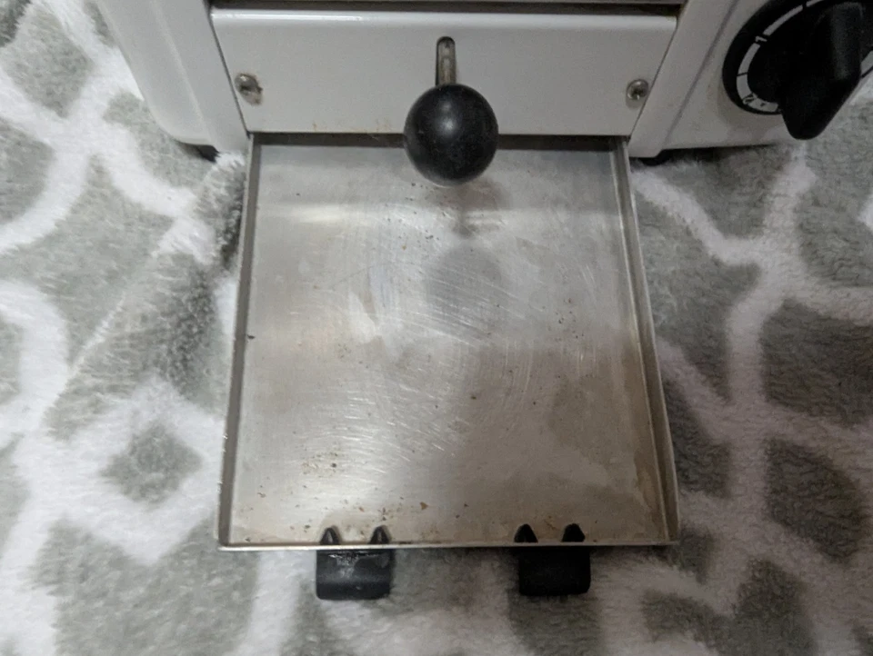 Tostadora Dualit 2 rebanadas con bandeja para migas extraíble en cromo/blanco 20157 Foto 4 de 4