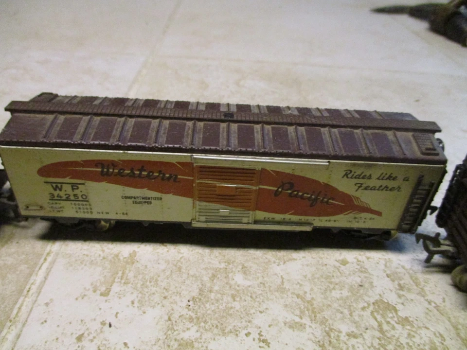 VTG Lot Fleischmann HO Metal Freight Cars Caboose Western Pacific - Image 3 of 4
