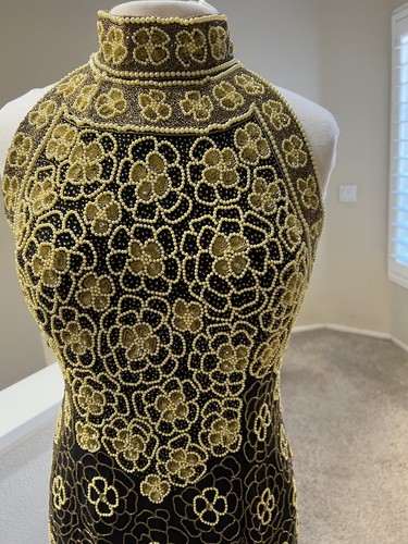 Vestido romántico formal de noche cuello halter con cuentas de seda Adrianna Papell 6 - Imagen 8 de 18